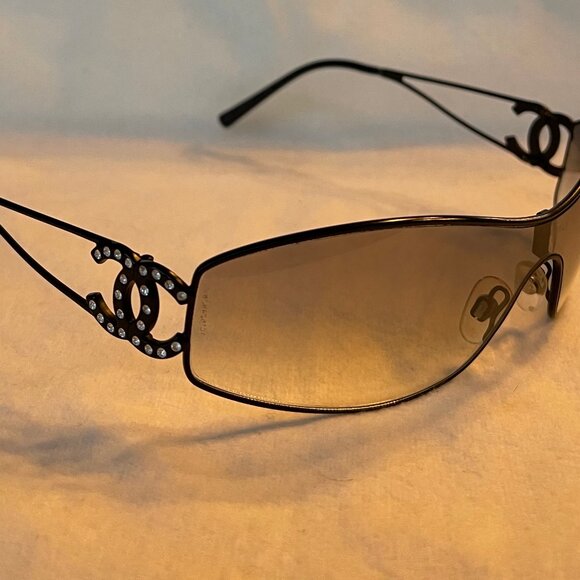 Chanel Shields Sunglasses With Crystal CCs 4073B - Picture 3 of 7